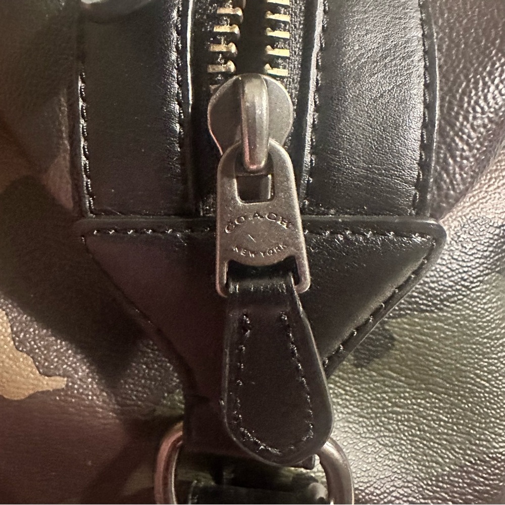 Coach Metropolitan Camo Leather Duffel Bag • Camouflage • Excellent Condition - Picture 4 of 10